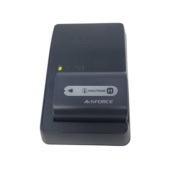 Sony Cyber-shot DSC-HX1 9.1MP Digital Camera Black Battery, Charger, AV Cable - Picture 10 of 11